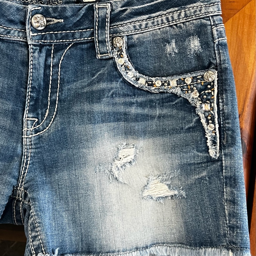 MISS ME: Distressed Mid-Rise Easy Shorts - Picture 5 of 8
